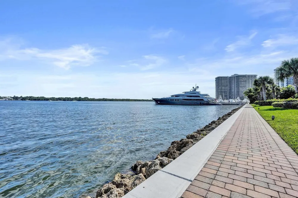 132 Lakeshore Drive #317 North Palm Beach, FL 33408