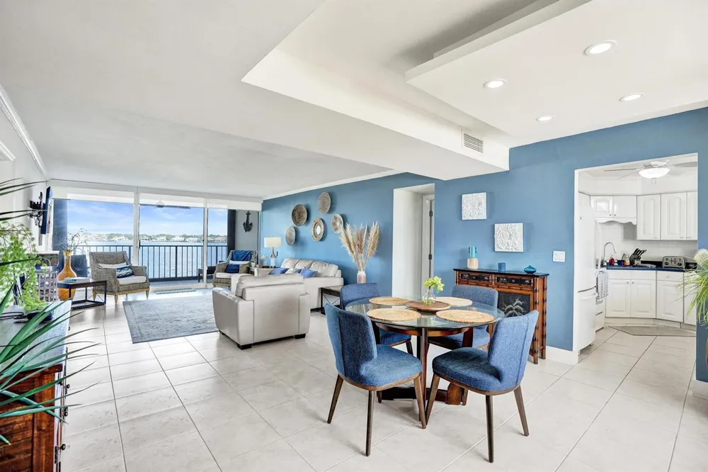 132 Lakeshore Drive #317 North Palm Beach, FL 33408