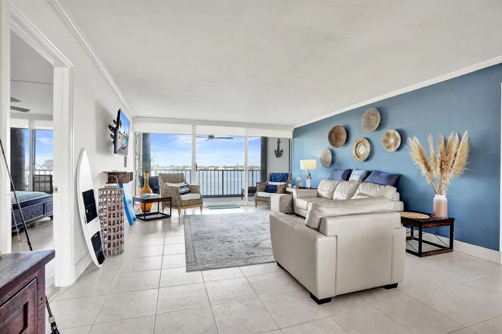 132 Lakeshore Drive #317 North Palm Beach, FL 33408