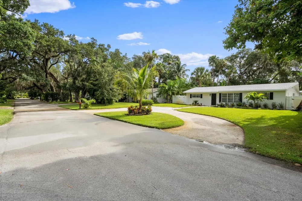 2706 10th Avenue Vero Beach, FL 32960