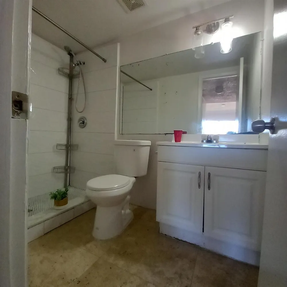 3610 NW 21st #413 Lauderdale Lakes, FL 33311