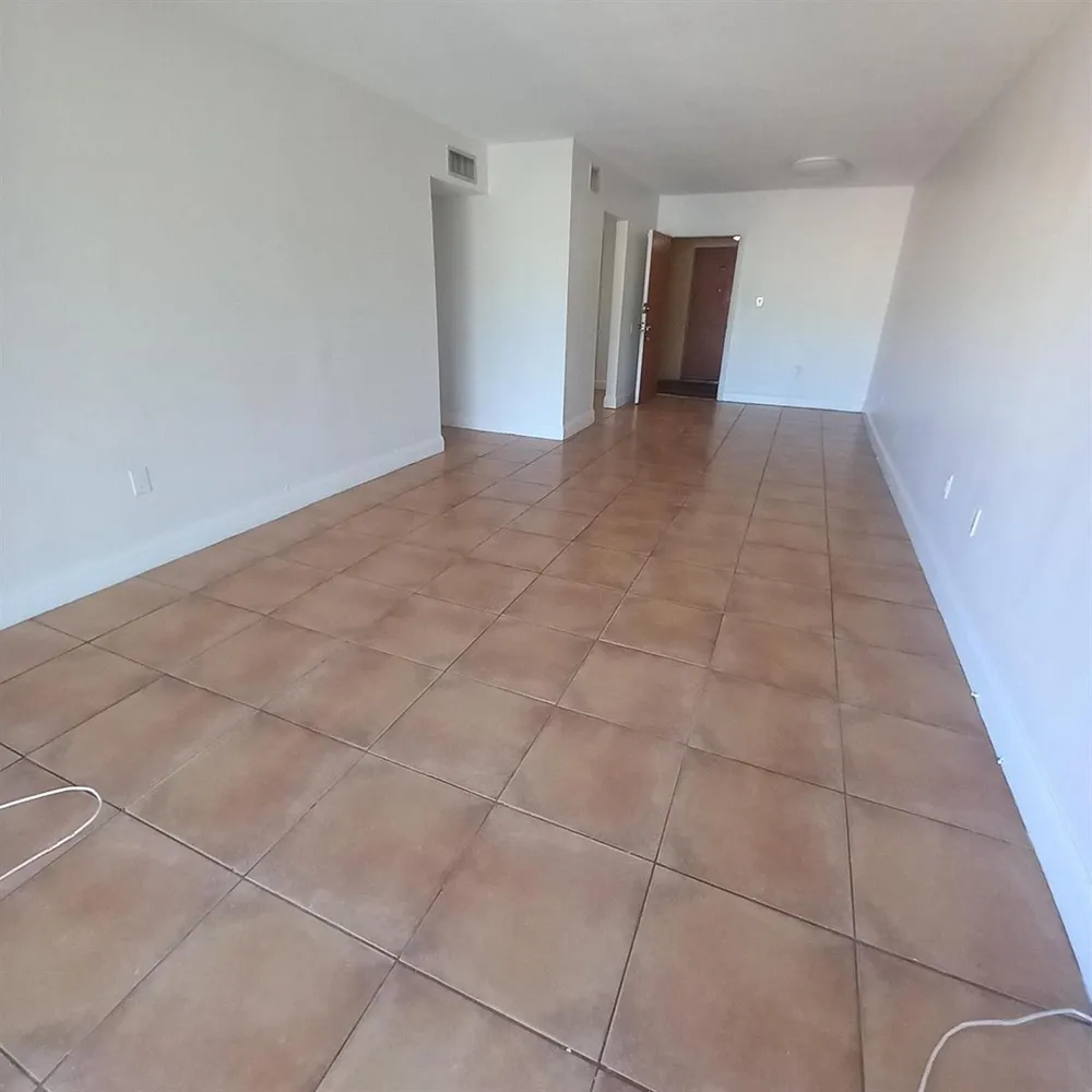 3610 NW 21st #413 Lauderdale Lakes, FL 33311