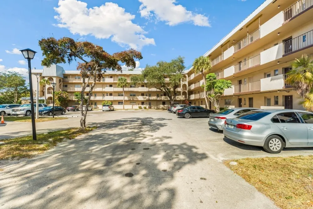 6301 Falls Cir Drive #307 Lauderhill, FL 33319
