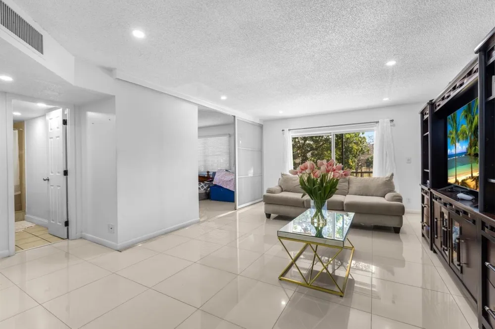 6301 Falls Cir Drive #307 Lauderhill, FL 33319
