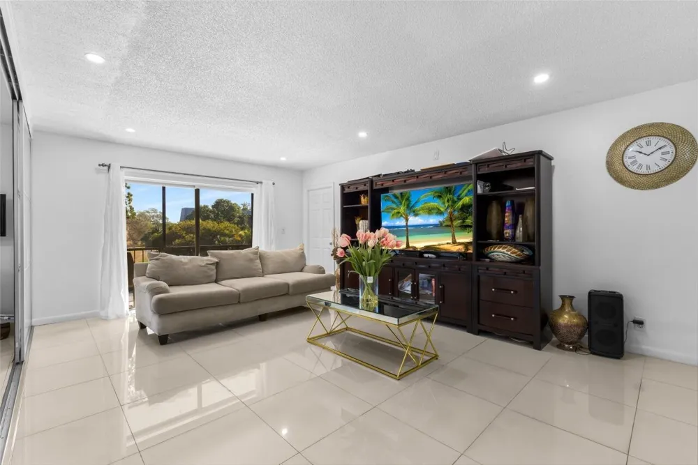 6301 Falls Cir Drive #307 Lauderhill, FL 33319