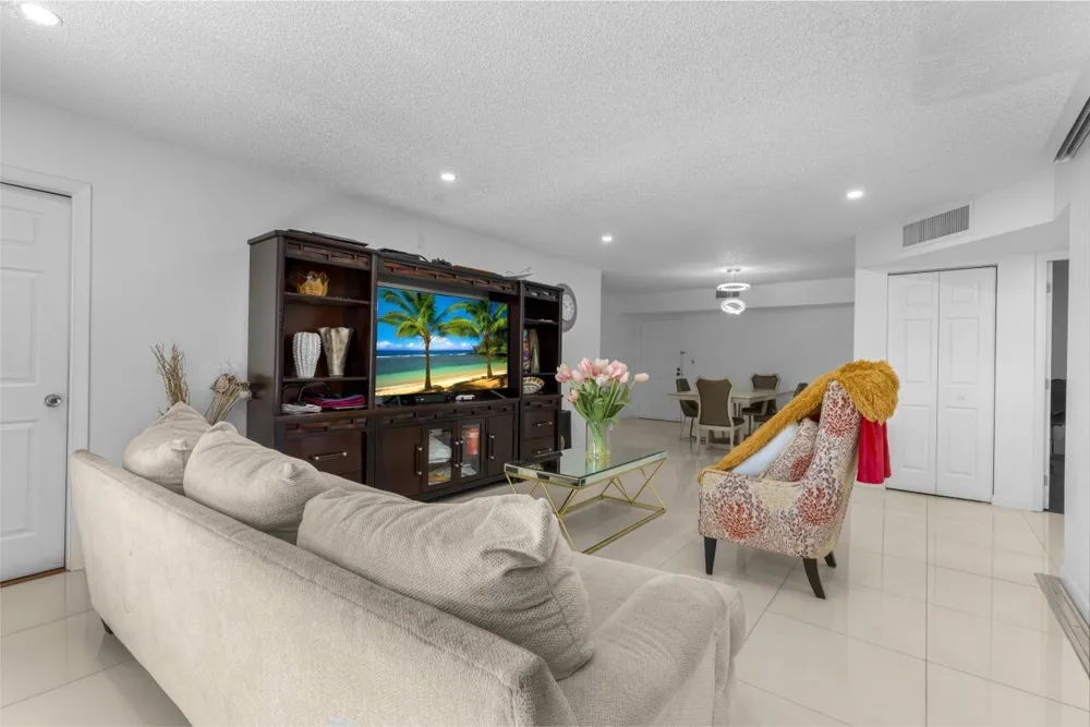 6301 Falls Cir Drive #307 Lauderhill, FL 33319
