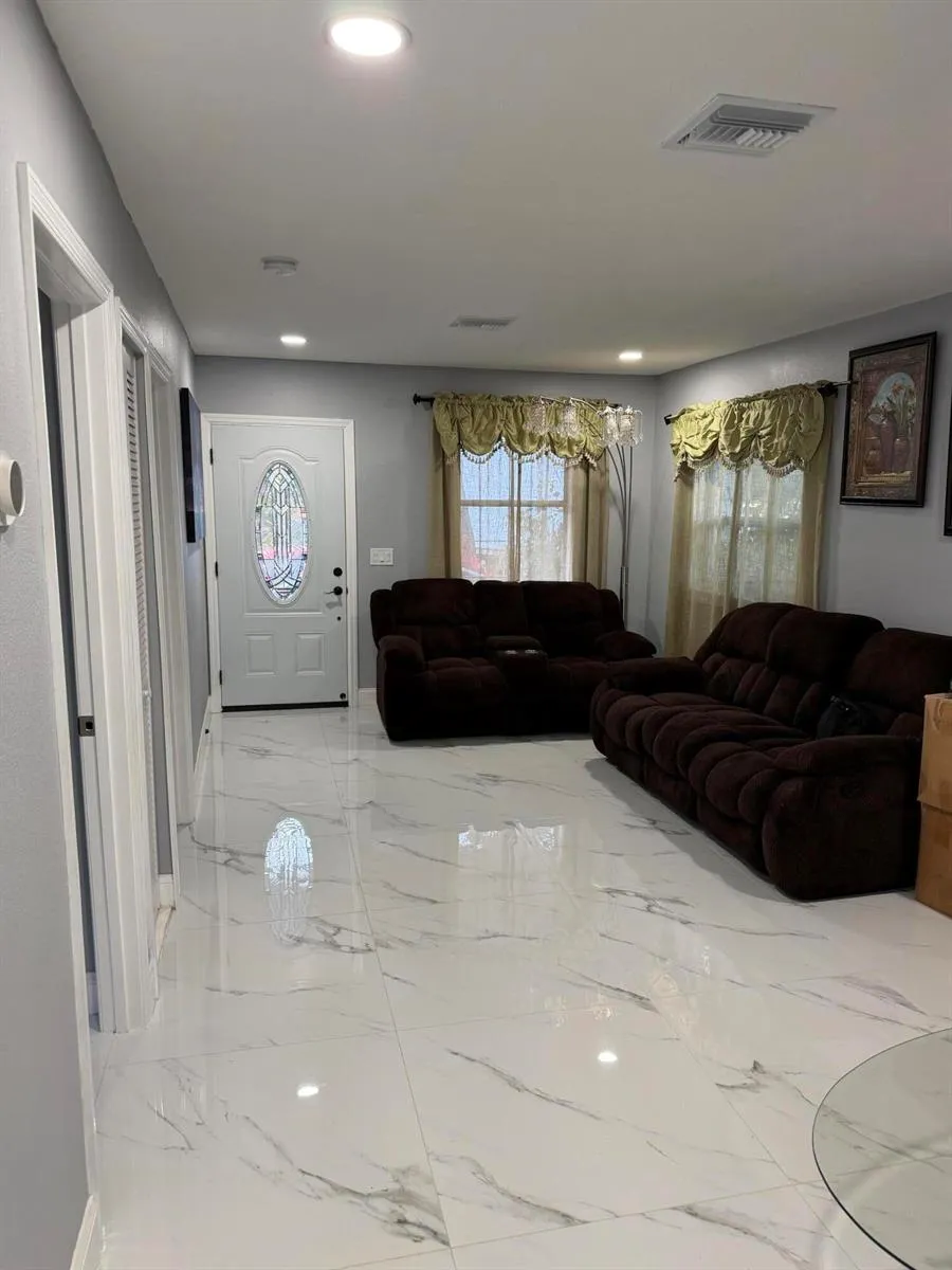 1606 S 45 STREET Tampa, FL 33619