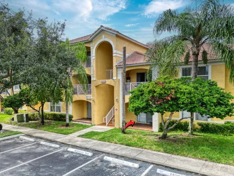 5560 NW 61st Street #707