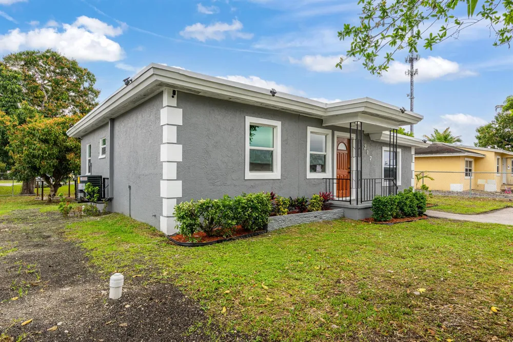 217 NW 14th Street Belle Glade, FL 33430