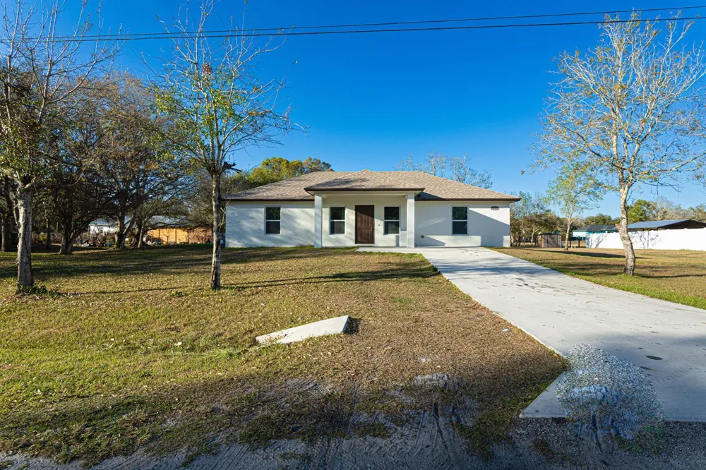 7757 NW 82nd Court Okeechobee, FL 34972