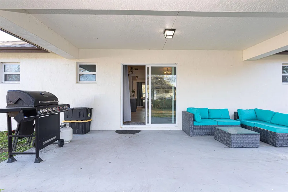 7757 NW 82nd Court Okeechobee, FL 34972