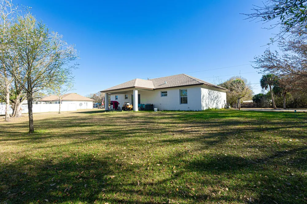 7757 NW 82nd Court Okeechobee, FL 34972