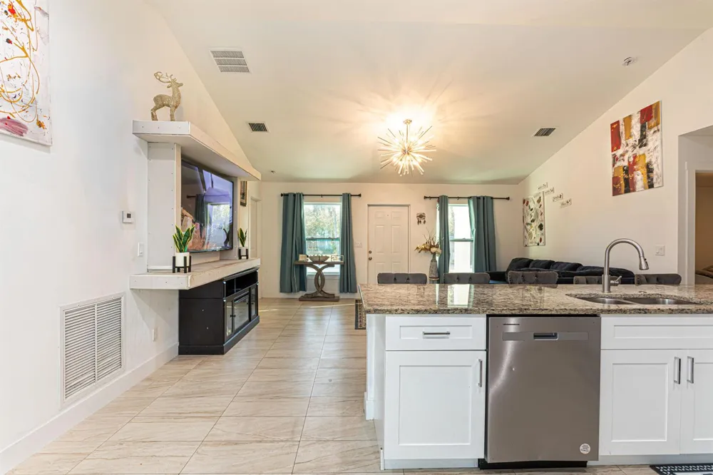 7757 NW 82nd Court Okeechobee, FL 34972