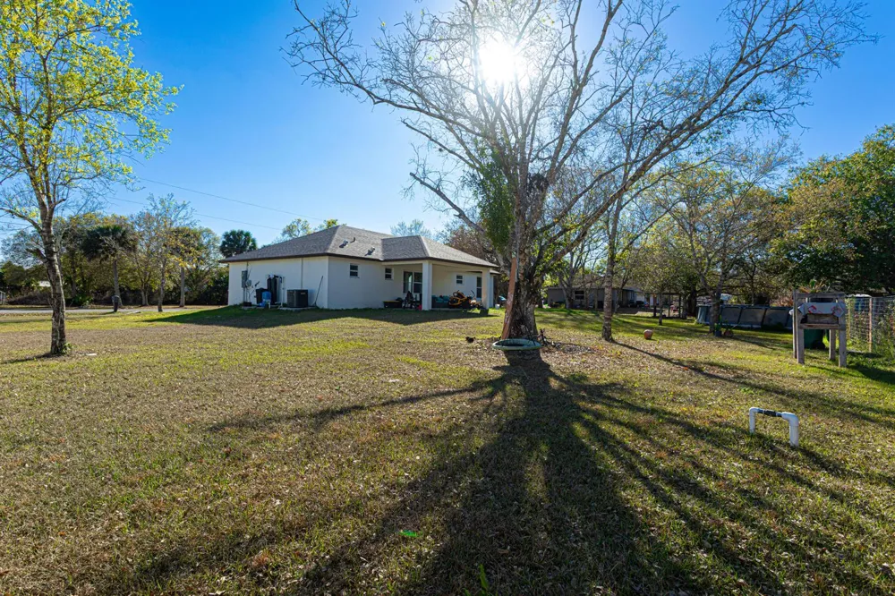 7757 NW 82nd Court Okeechobee, FL 34972