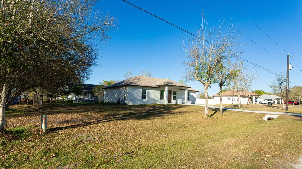 7757 NW 82nd Court Okeechobee, FL 34972
