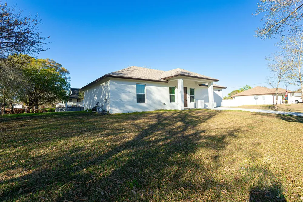 7757 NW 82nd Court Okeechobee, FL 34972