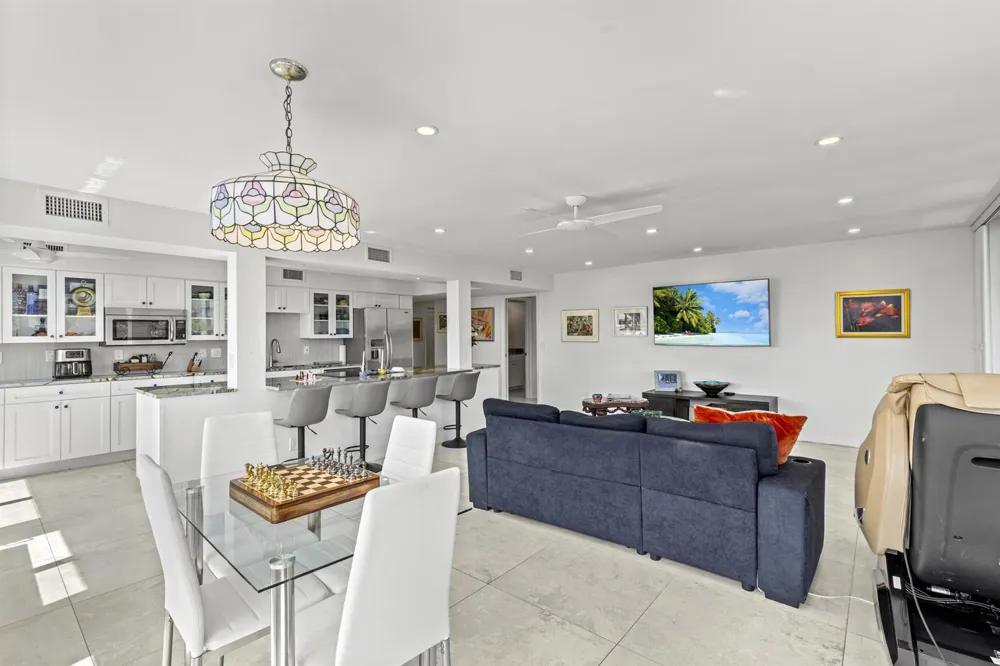 3589 S Ocean Boulevard #306 South Palm Beach, FL 33480