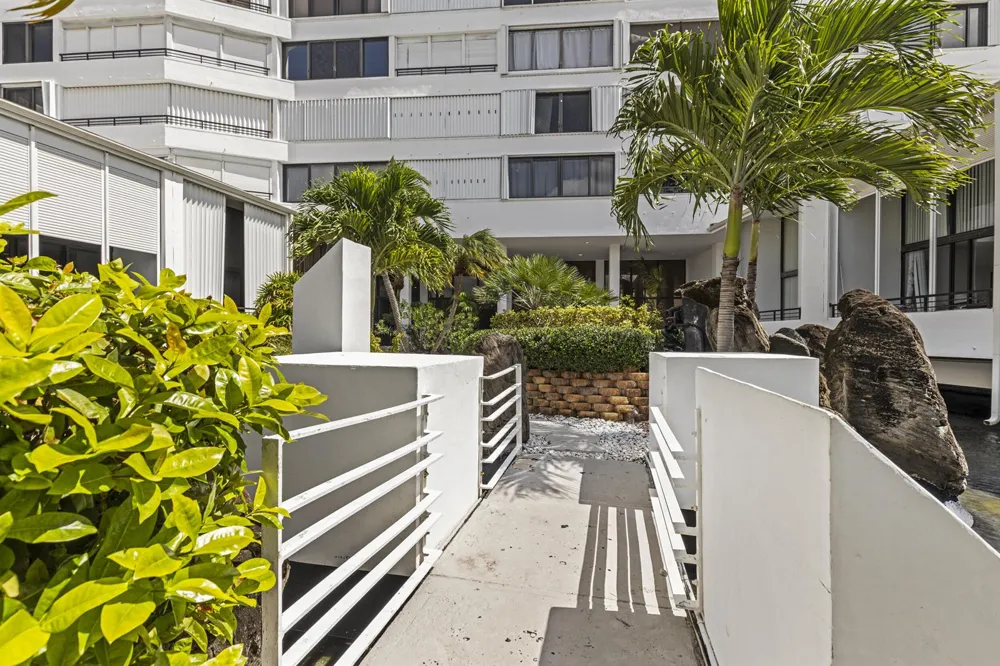 3589 S Ocean Boulevard #306 South Palm Beach, FL 33480
