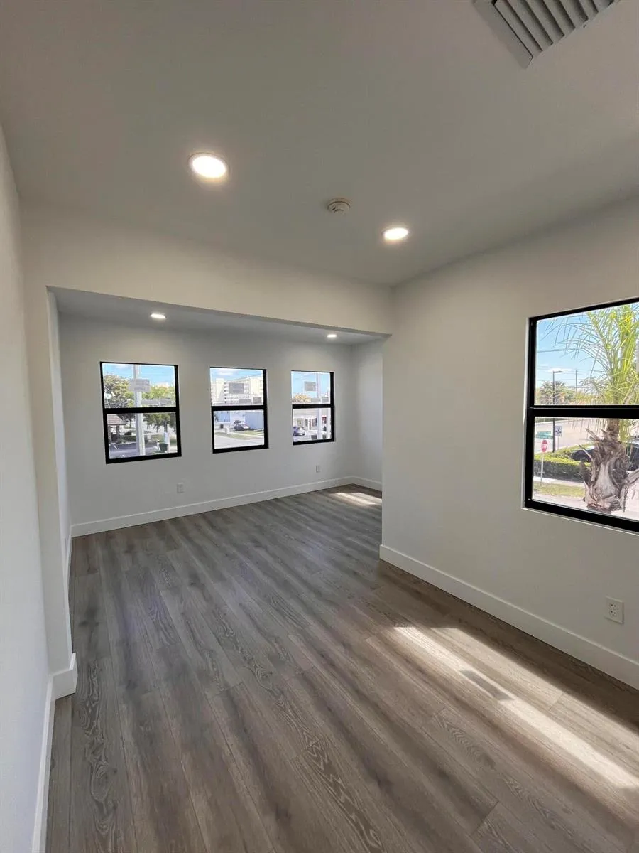 900 US-1 Lake Park, FL 33403