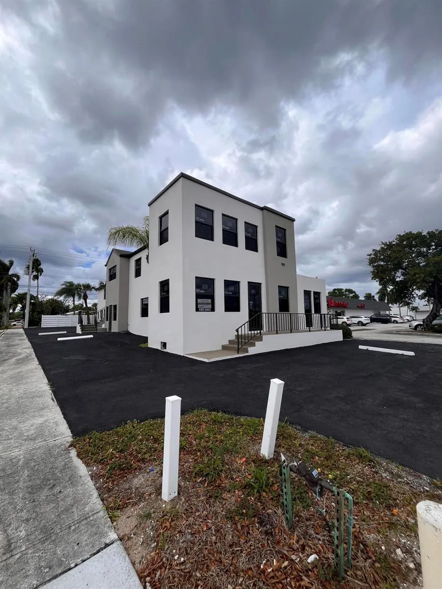 900 US-1 Lake Park, FL 33403