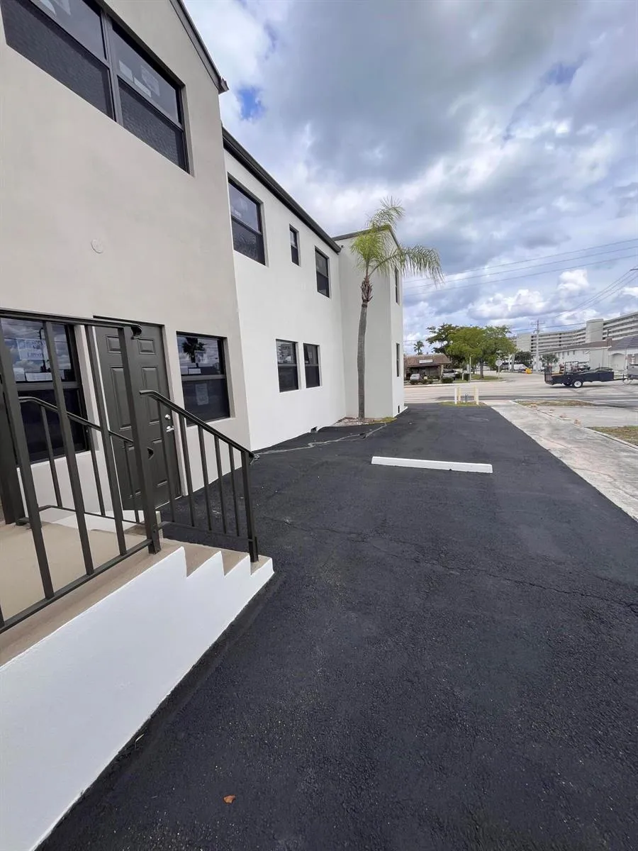 900 US-1 Lake Park, FL 33403