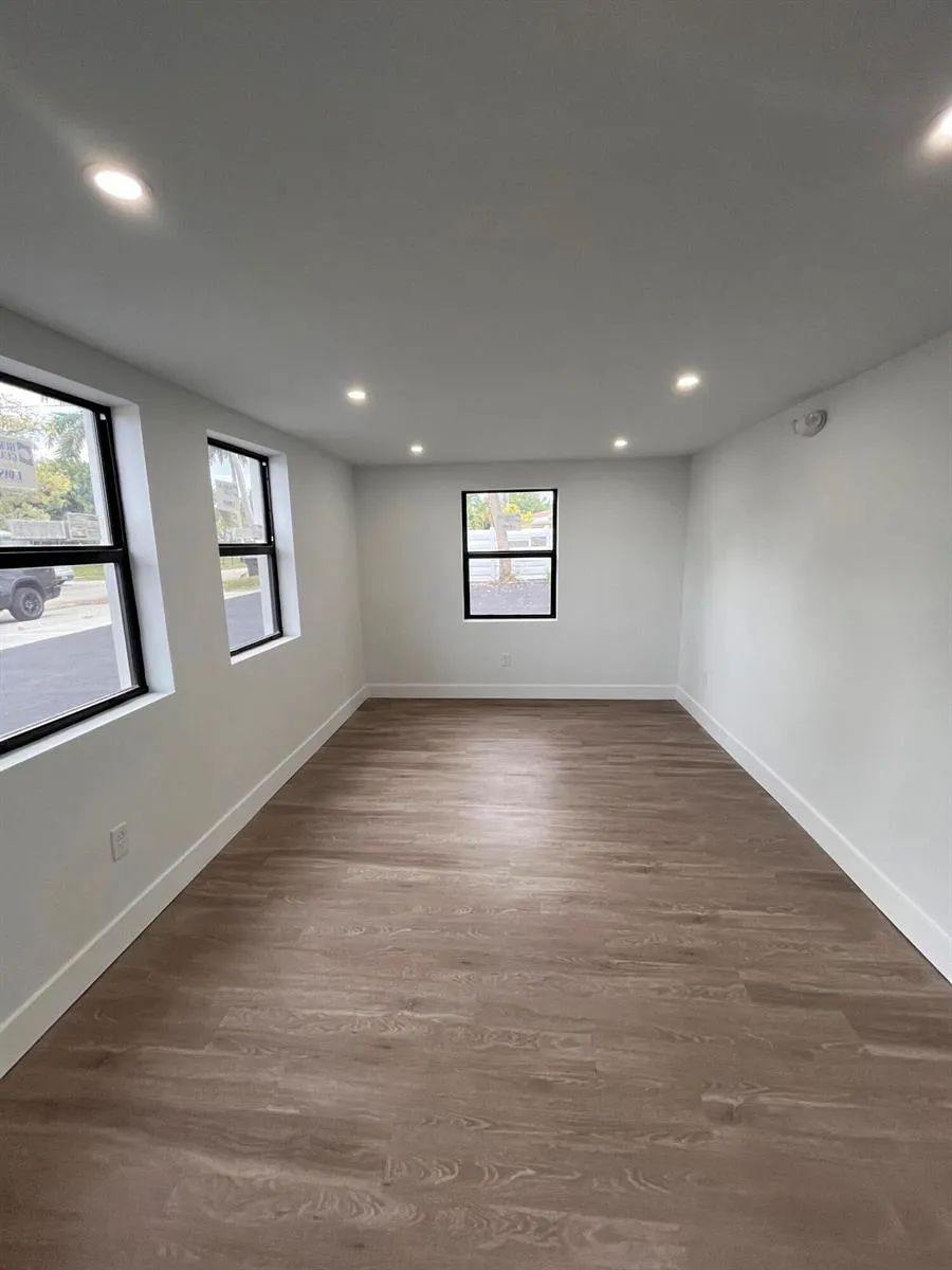 900 US-1 Lake Park, FL 33403