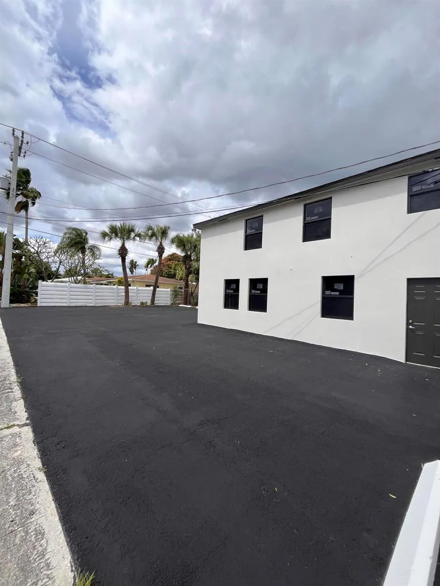 900 US-1 Lake Park, FL 33403