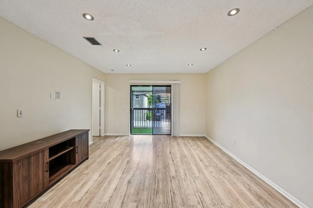 6001 Shakerwood Circle #203 Tamarac, FL 33319