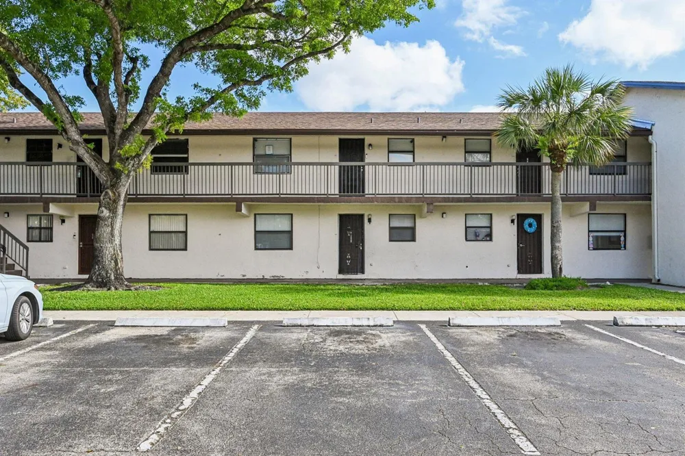 6001 Shakerwood Circle #203 Tamarac, FL 33319