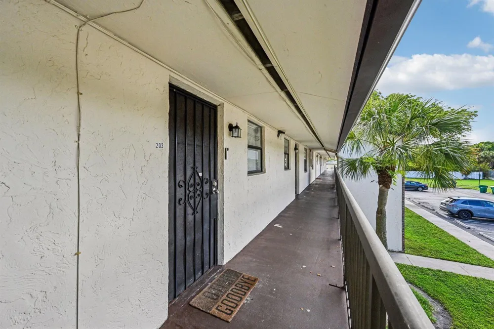 6001 Shakerwood Circle #203 Tamarac, FL 33319