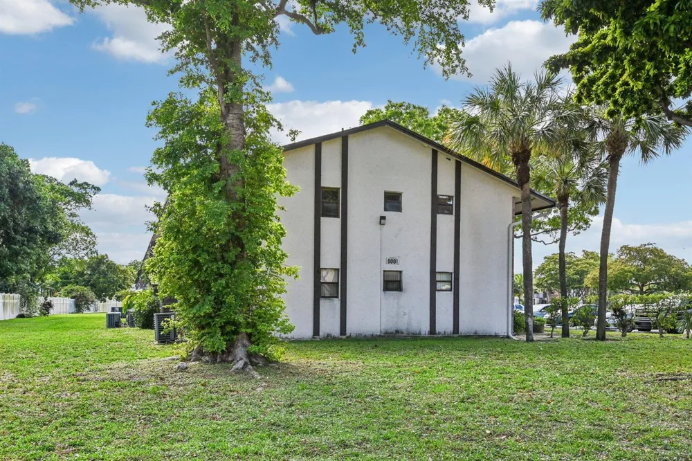 6001 Shakerwood Circle #203 Tamarac, FL 33319