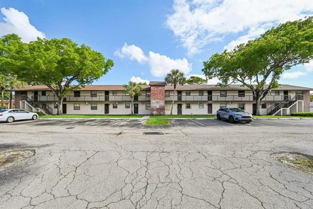 6001 Shakerwood Circle #203 Tamarac, FL 33319