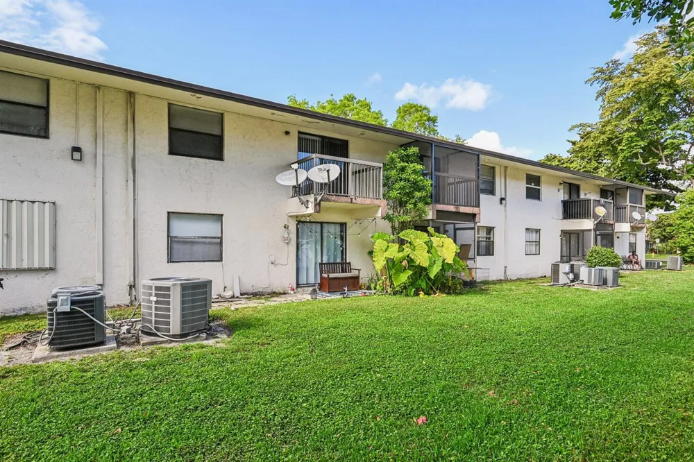 6001 Shakerwood Circle #203 Tamarac, FL 33319