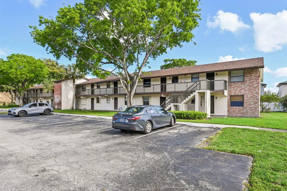 6001 Shakerwood Circle #203 Tamarac, FL 33319