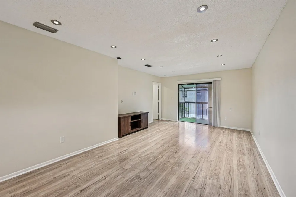 6001 Shakerwood Circle #203 Tamarac, FL 33319