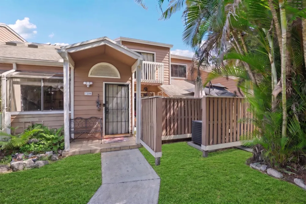 7208 Sportsmans Drive North Lauderdale, FL 33068