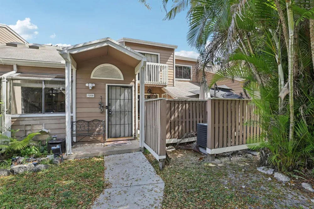 7208 Sportsmans Drive North Lauderdale, FL 33068