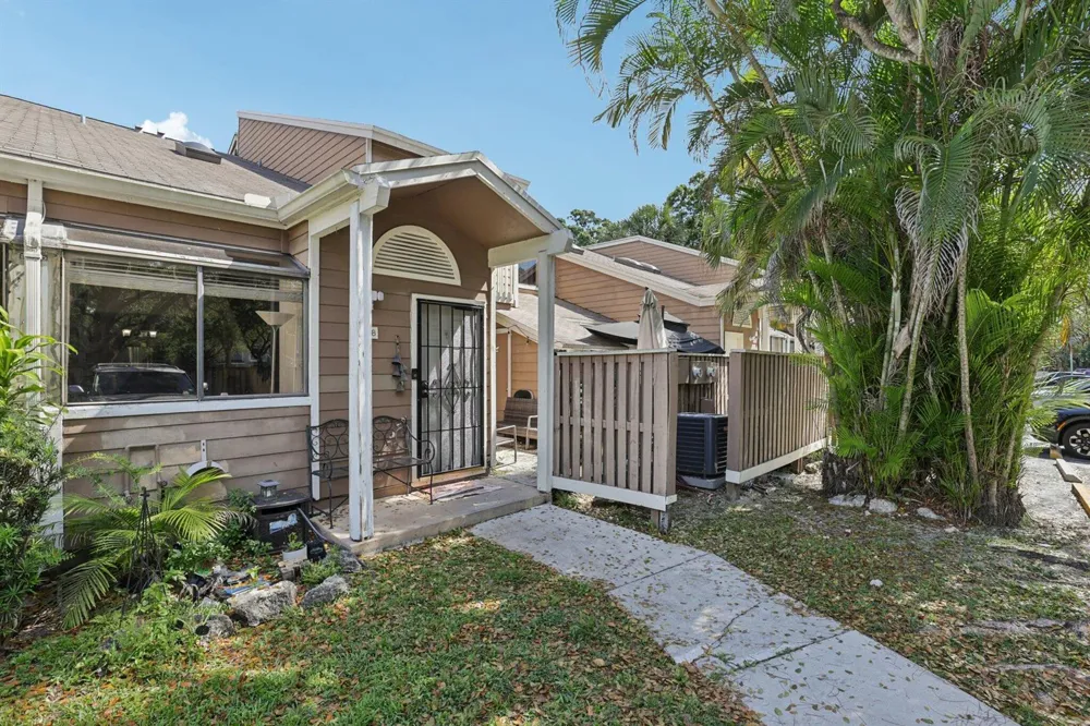 7208 Sportsmans Drive North Lauderdale, FL 33068
