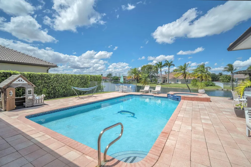 16423 Segovia Circle S Fort Lauderdale, FL 33331