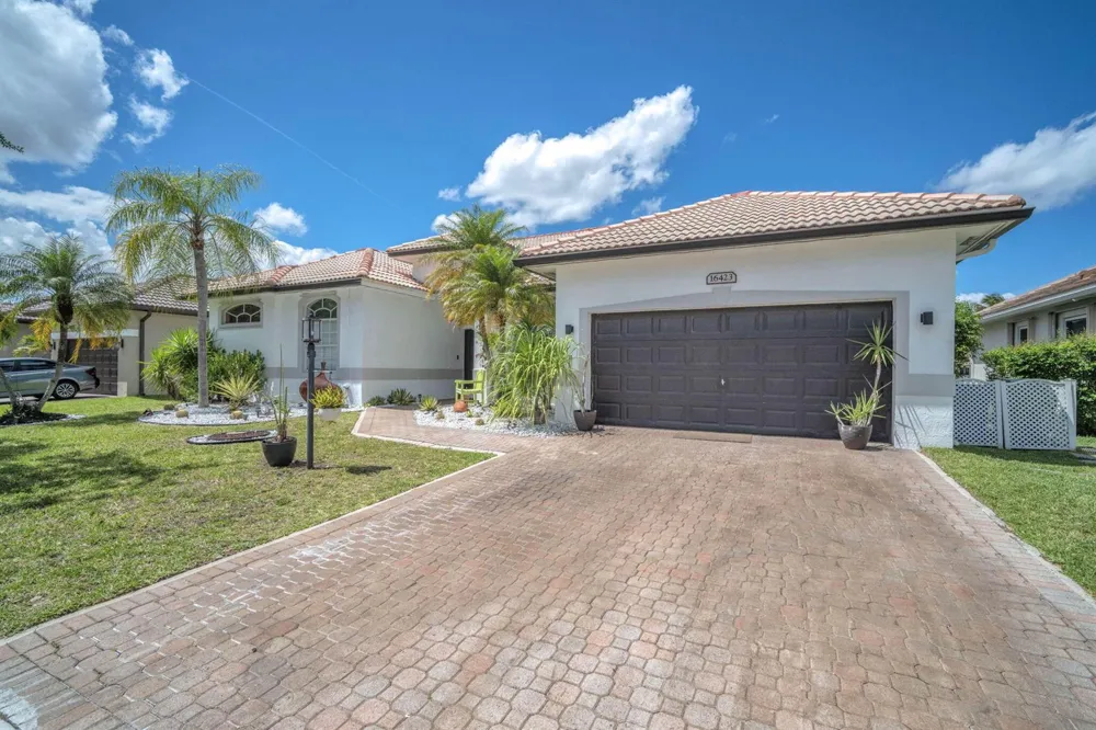 16423 Segovia Circle S Fort Lauderdale, FL 33331