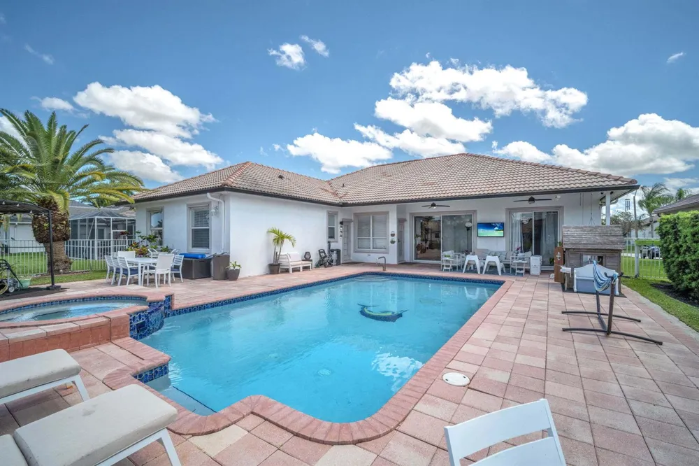 16423 Segovia Circle S Fort Lauderdale, FL 33331