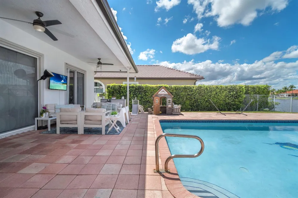 16423 Segovia Circle S Fort Lauderdale, FL 33331
