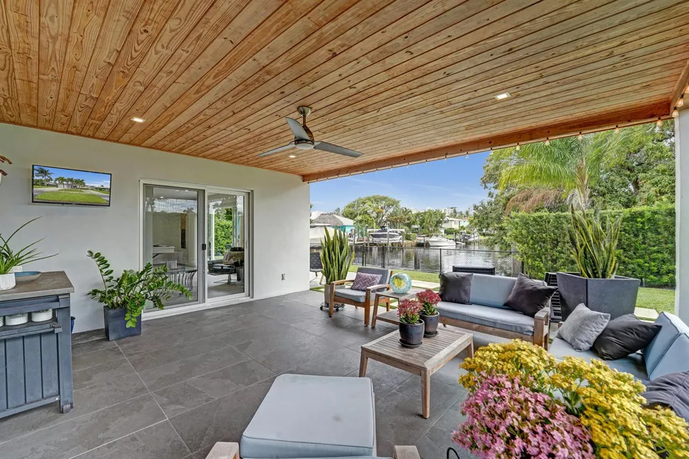 381 SE 3rd Street Pompano Beach, FL 33060