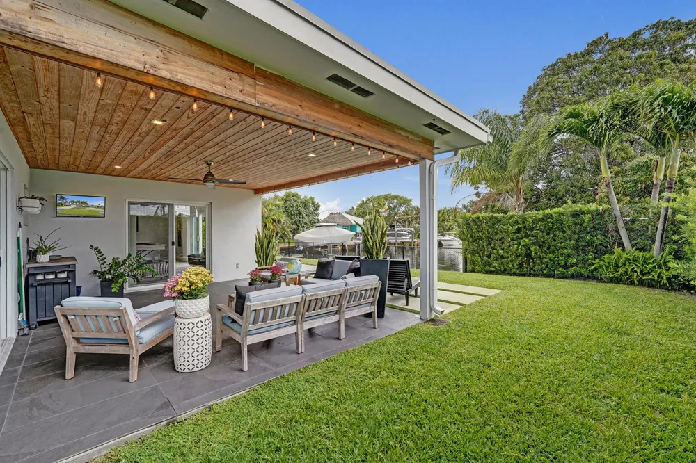 381 SE 3rd Street Pompano Beach, FL 33060