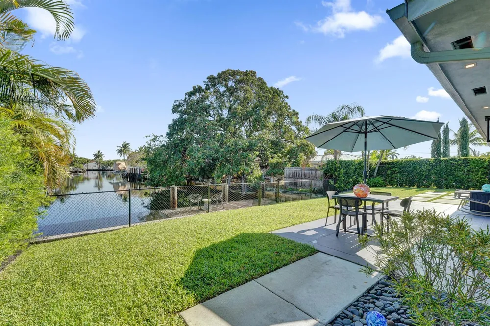 381 SE 3rd Street Pompano Beach, FL 33060