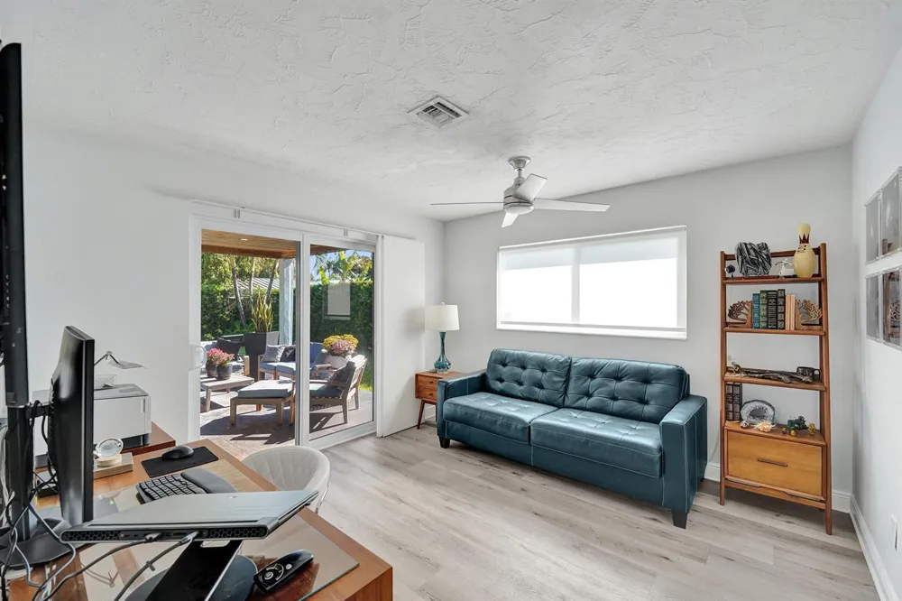381 SE 3rd Street Pompano Beach, FL 33060