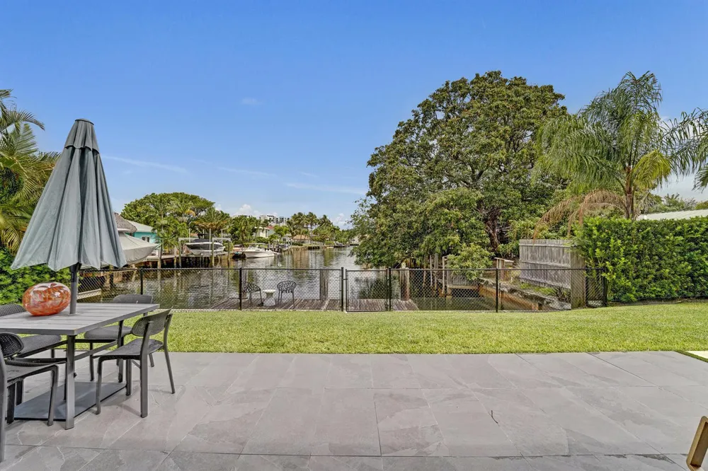 381 SE 3rd Street Pompano Beach, FL 33060
