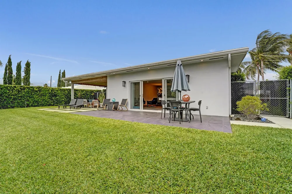 381 SE 3rd Street Pompano Beach, FL 33060