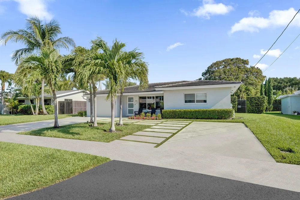 381 SE 3rd Street Pompano Beach, FL 33060