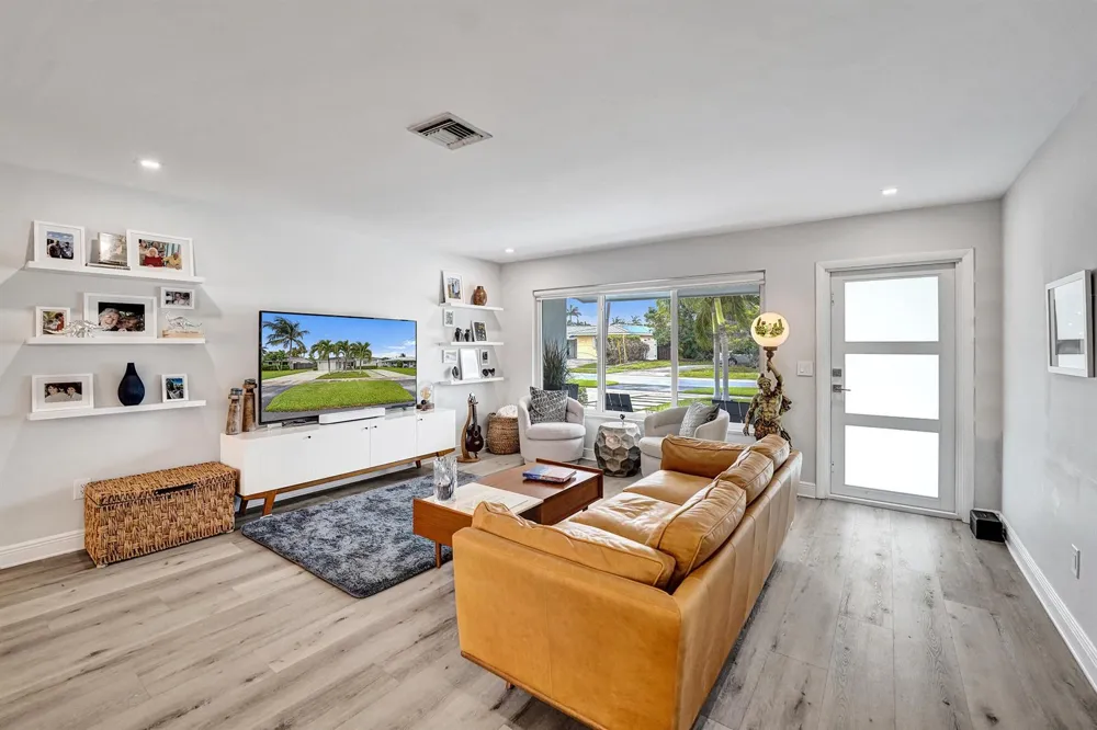 381 SE 3rd Street Pompano Beach, FL 33060